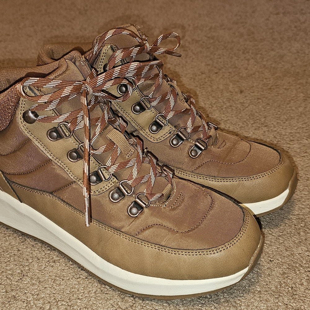 Women's Universal Thread Bergen Quilted Hiker Boots - Size 10 - Tan